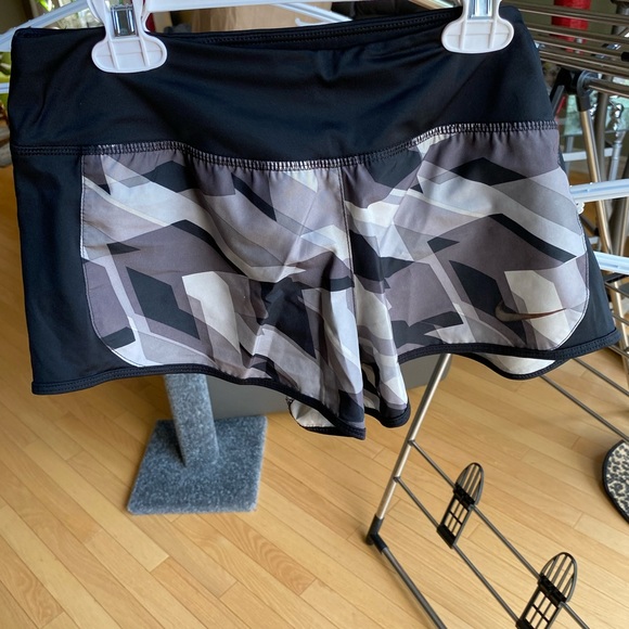 nike shorts, available in blue or black, fits usM - Picture 6 of 7